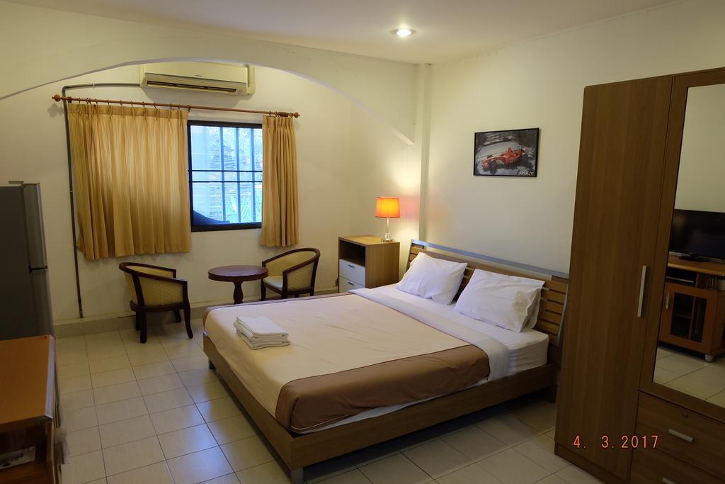 Piccolo Restaurant And Guest House Pattaya Zewnętrze zdjęcie